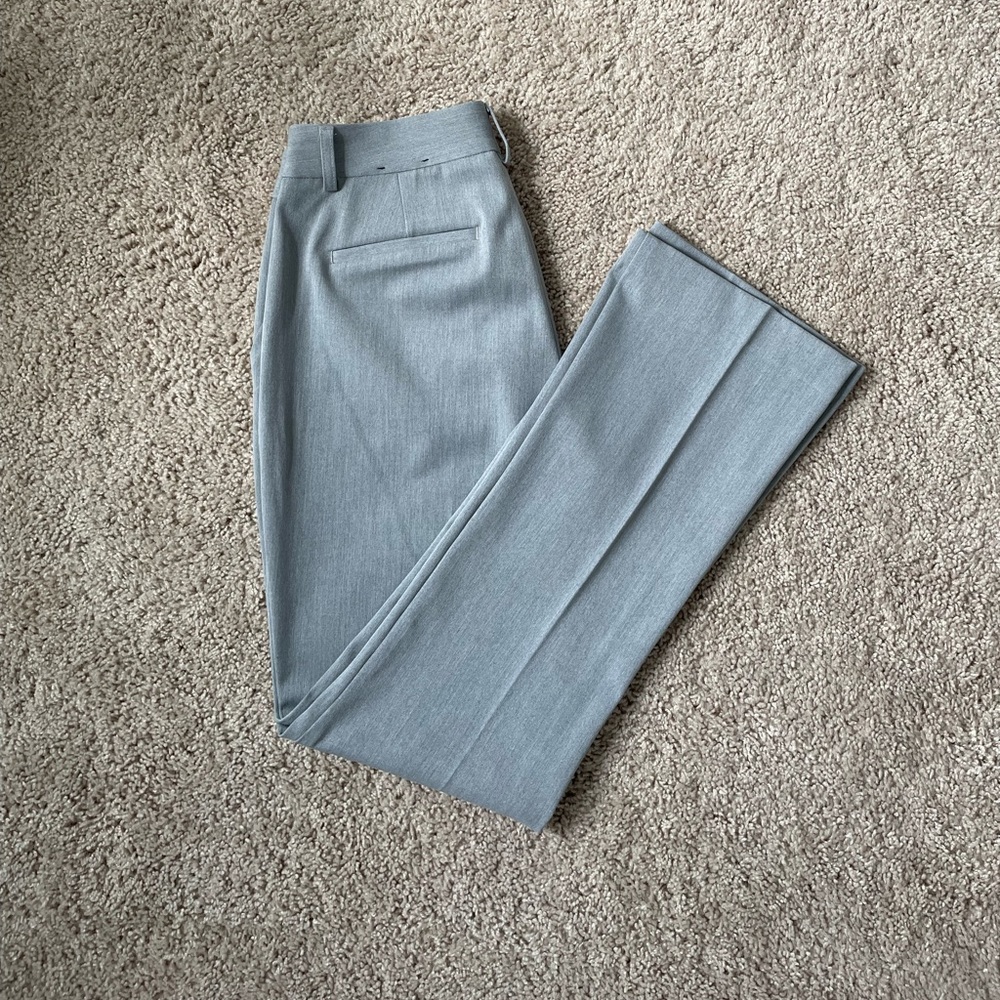 Express Columnist Boot Cut Pant. Light Grey. Size 4S